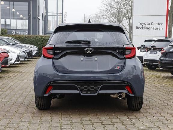 Gebraucht Toyota Yaris Hybrid Sport 131 PS (96 kW) 2025 Stormgrey/schwarz Kleinwagen