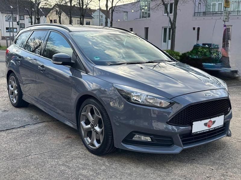 Gebraucht Ford Focus ST 250 PS (183 kW) 2017 Grau Limousine