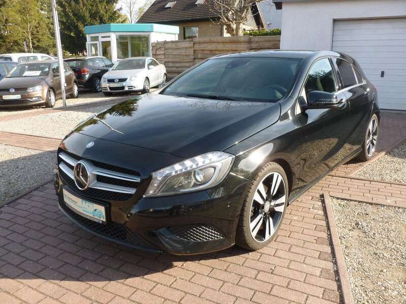 Schwarz Gebraucht 2012 Mercedes A200 Kleinwagen | 11.900 € (Fairer Preis) - Bild 1/4