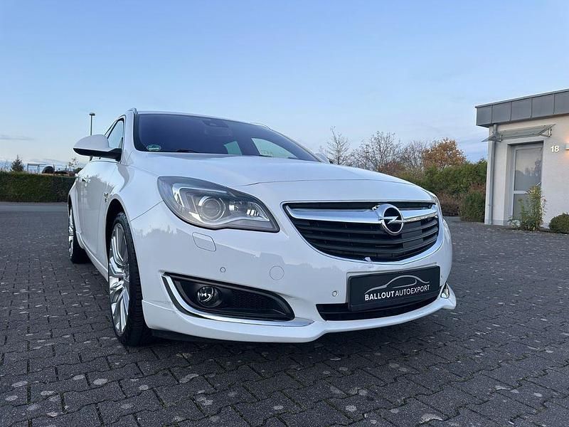 Weiß Gebraucht 2016 Opel Insignia OPC Limousine | 9.950 € (Guter Preis) - Bild 1/4