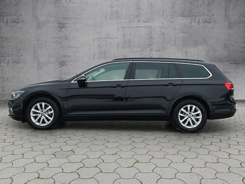 Gebraucht VW Passat Business 150 PS (110 kW) 2022 Deep black perleffekt Kombi