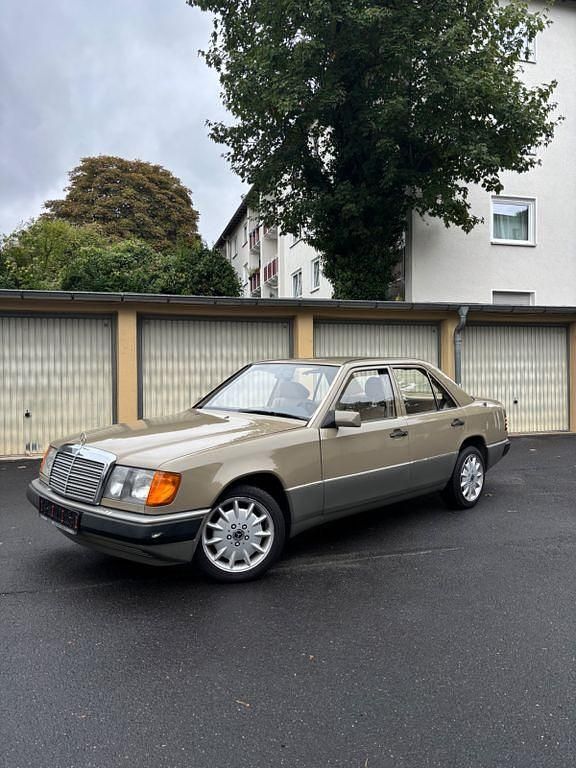 Second-hand Mercedes 200 75 CP (55 kW) 1991 Bej Berlinǎ