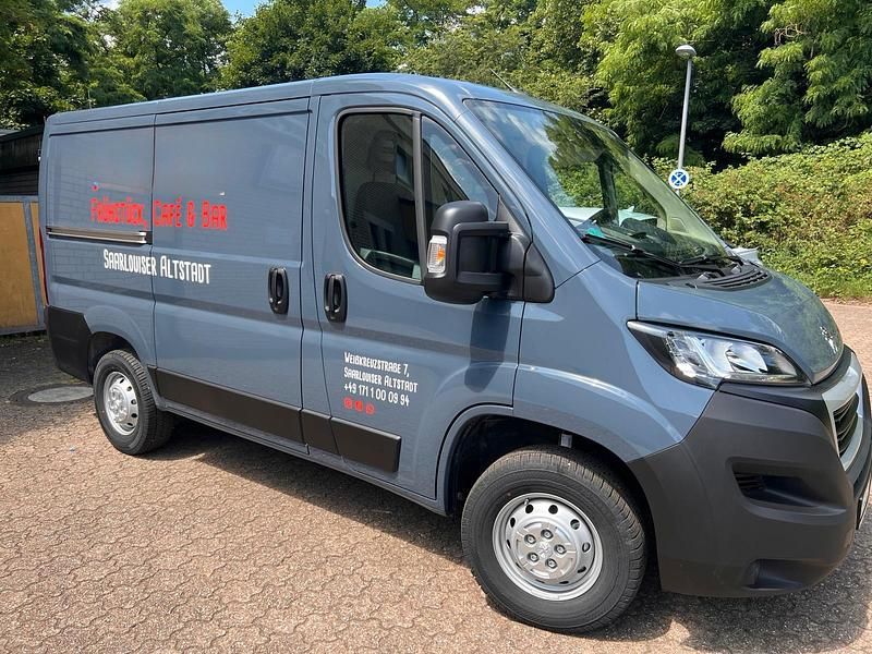 Grau Gebraucht 2022 Peugeot Boxer Van | 27.500 € - Bild 1/1