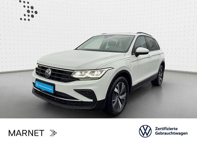 Pure white Gebraucht 2021 VW Tiguan Life SUV | 29.630 € (Fairer Preis) - Bild 1/3