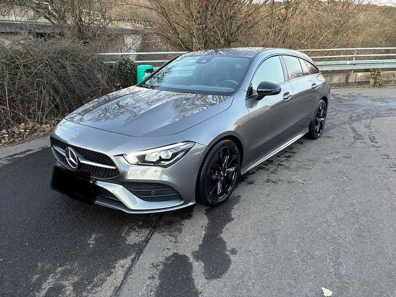 Grau Gebraucht 2020 Mercedes CLA220 Shooting Brake Kombi | 26.900 € (Fairer Preis) - Bild 1/4