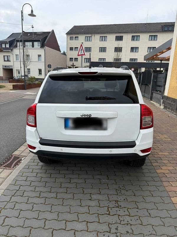 Gebraucht Jeep Compass 156 PS (114 kW) 2011 Weiß SUV