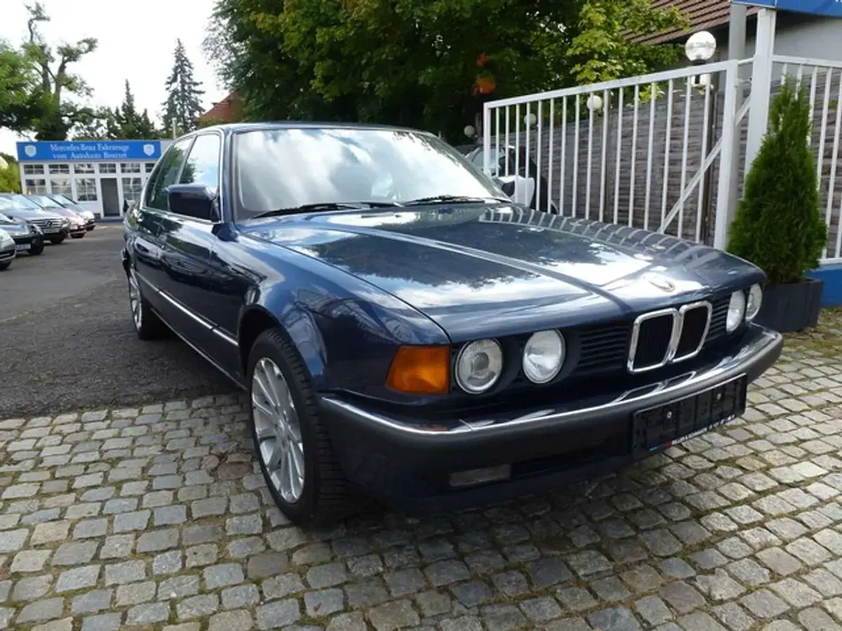 Gebraucht BMW 730 188 PS (138 kW) 1989 Dunkelblau (metallic) Limousine
