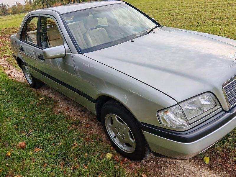 Gebraucht Mercedes C180 122 PS (89 kW) 1997 Silber Limousine