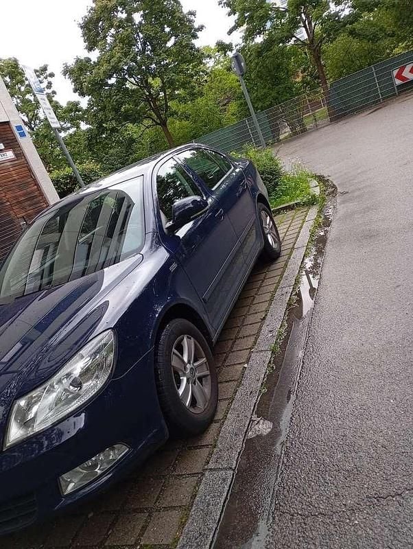 Blau Gebraucht 2011 Skoda Octavia Active Limousine | 5.000 € (Fairer Preis) - Bild 1/4