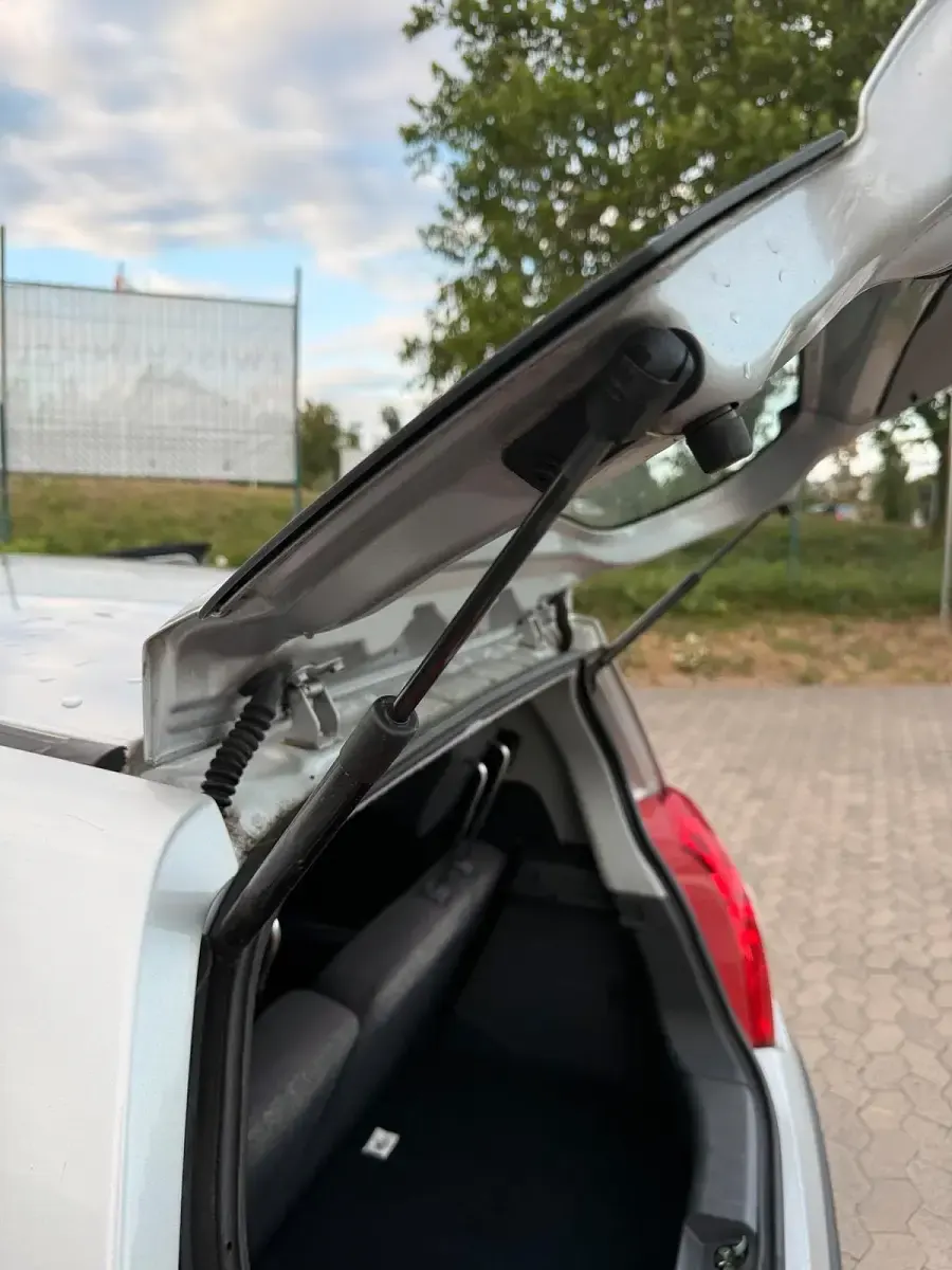 Gebraucht Nissan Pixo Pure 68 PS (50 kW) 2010 Grau Kleinwagen