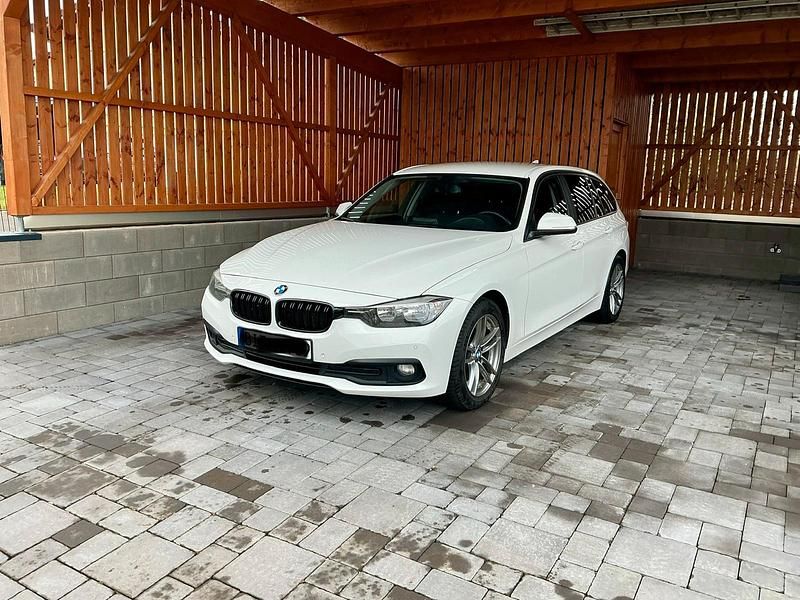 Weiß Gebraucht 2016 BMW 316 Kombi | 9.200 € (Fairer Preis) - Bild 1/4