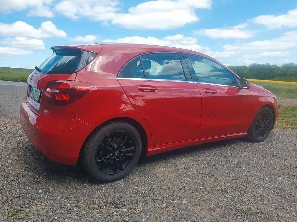 Gebraucht Mercedes A160 101 PS (74 kW) 2017 Rot Limousine