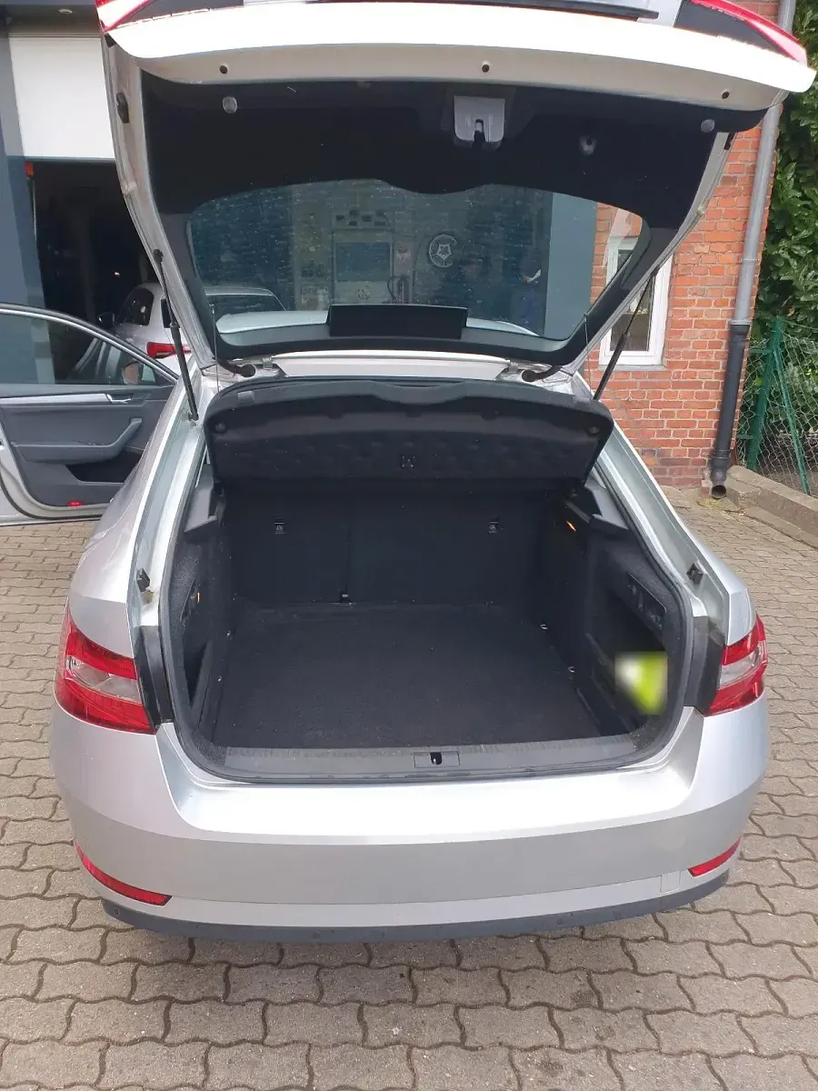 Gebraucht Skoda Superb 125 PS (91 kW) 2018 Silber Limousine
