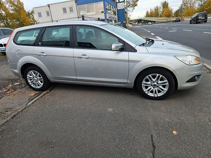 Silber Gebraucht 2008 Ford Focus Ambiente Limousine | 5.450 € (Etwas zu teuer) - Bild 1/4