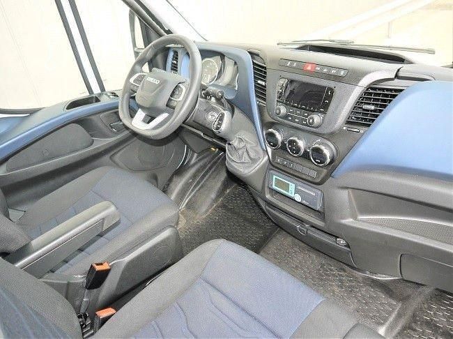 Gebraucht Iveco Daily 179 PS (131 kW) 2021 Weiß Van / Kleinbus