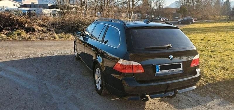 Gebraucht BMW 520 163 PS (119 kW) 2010 Schwarz Kombi