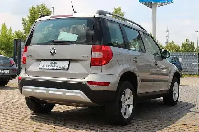 Gebraucht Skoda Yeti Ambition 105 PS (77 kW) 2014 Silber SUV