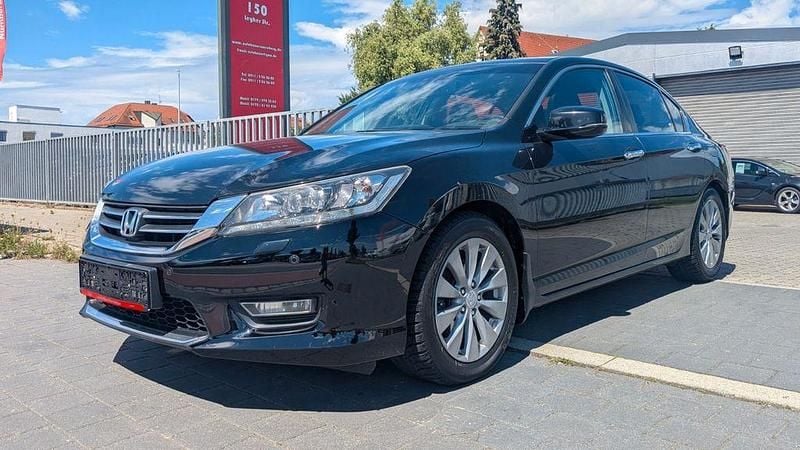 Schwarz Gebraucht 2013 Honda Accord Executive Limousine | 11.900 € (Fairer Preis) - Bild 1/4