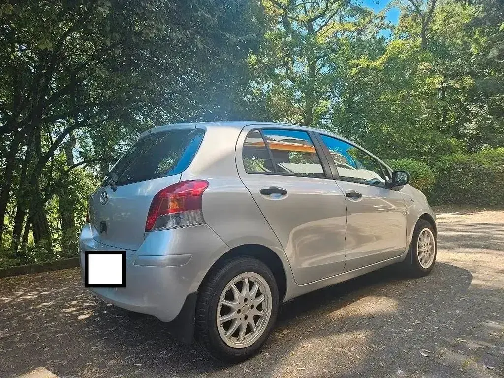 Gebraucht Toyota Yaris Cool 101 PS (74 kW) 2011 Silber Kleinwagen