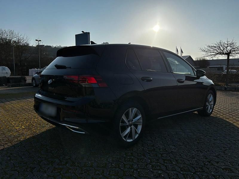 Gebraucht VW Golf VIII Active 110 PS (80 kW) 2021 Schwarz Limousine