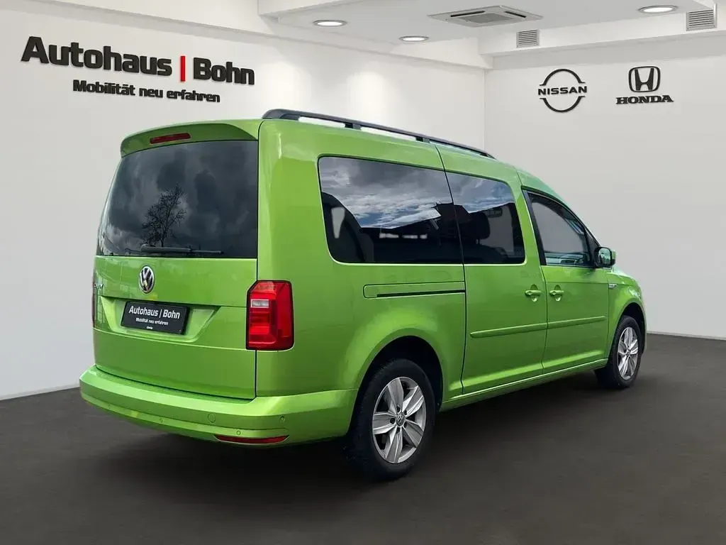 Second-hand VW Caddy Maxi Comfortline 131 CP (96 kW) 2020 Verde Monovolum