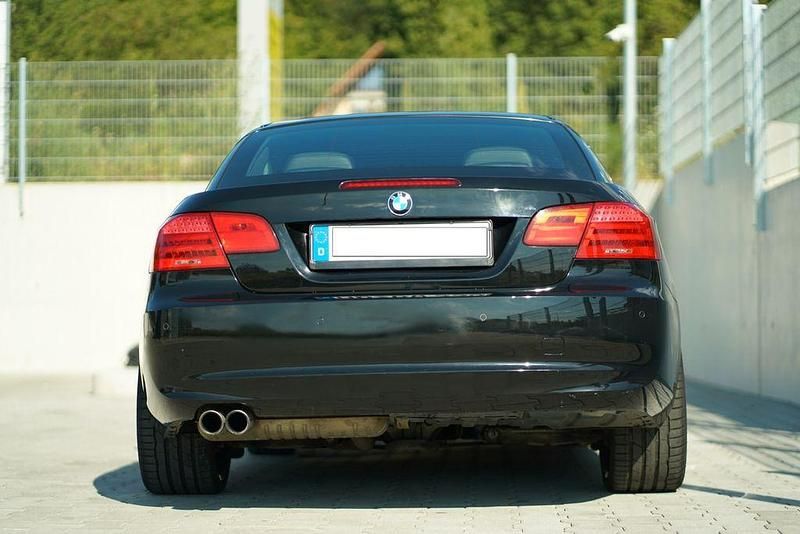 Gebraucht BMW 330 Cabriolet Performance 309 PS (227 kW) 2013 Schwarz Cabrio