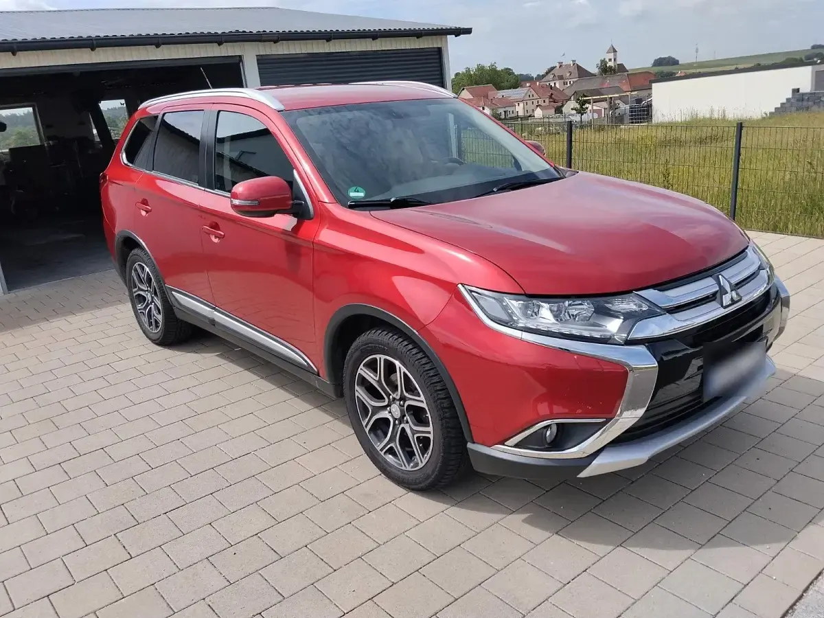 Gebraucht Mitsubishi Outlander 150 PS (110 kW) 2016 Rot SUV