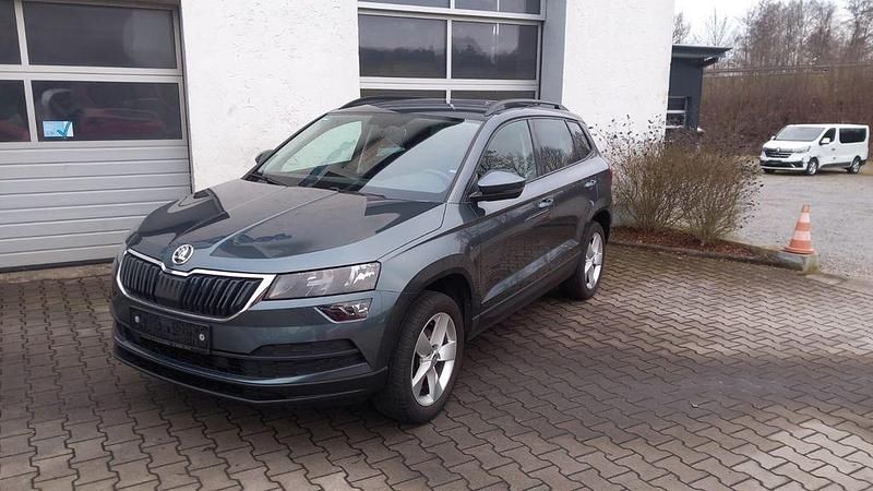 Grau Gebraucht 2020 Skoda Karoq Ambition SUV | 14.950 € (Superpreis) - Bild 1/4