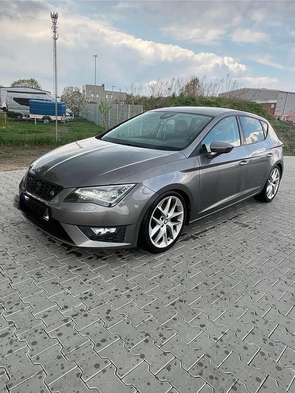 Grau Gebraucht 2014 Seat Leon FR Limousine | 8.000 € (Guter Preis) - Bild 1/4