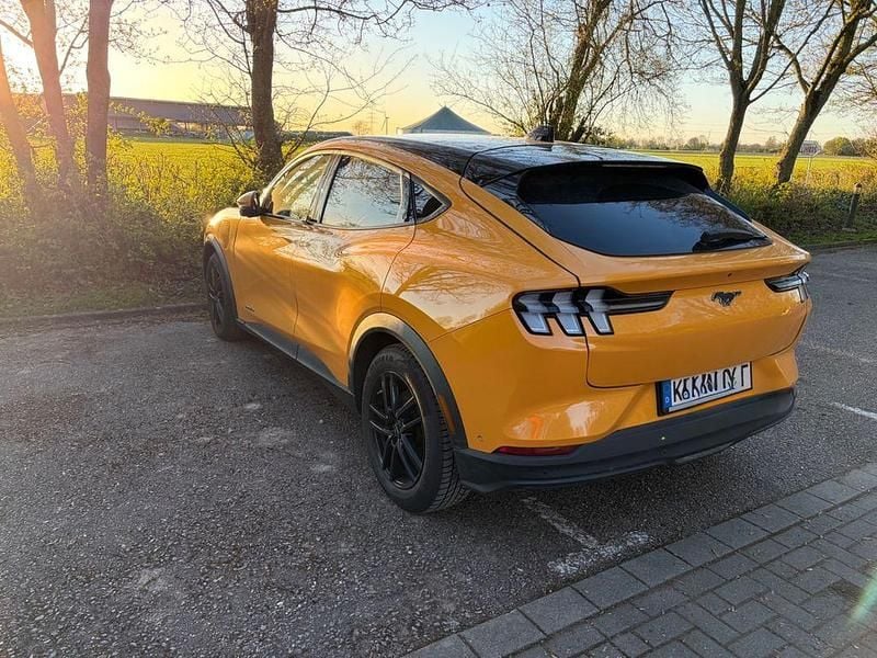 Gebraucht Ford Mustang Mach-E 197 kW (269 PS) 2022 Orange SUV