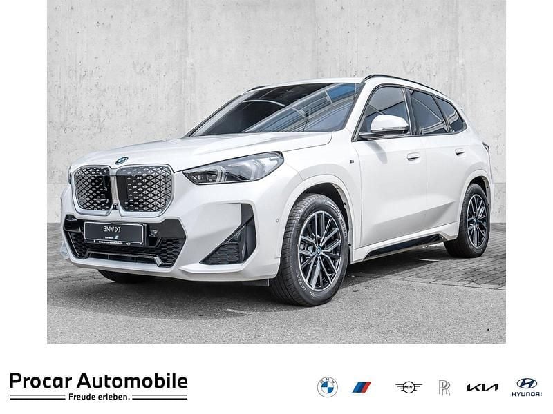 Weiß Neu 2025 BMW iX1 M Sport SUV | 55.990 € (Fairer Preis) - Bild 1/4