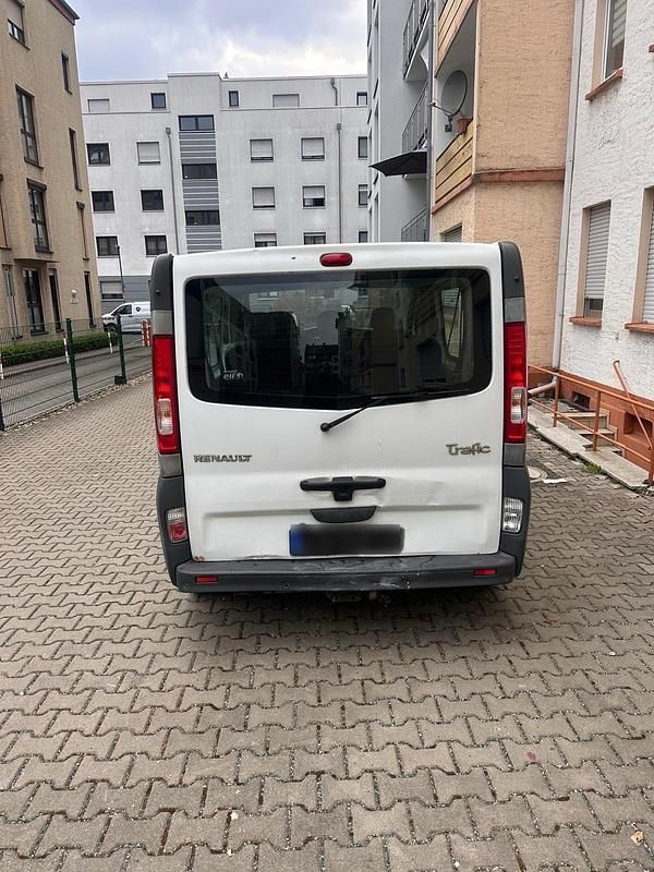 Second-hand Renault Trafic 145 CP (106 kW) 2010 Alb Monovolum