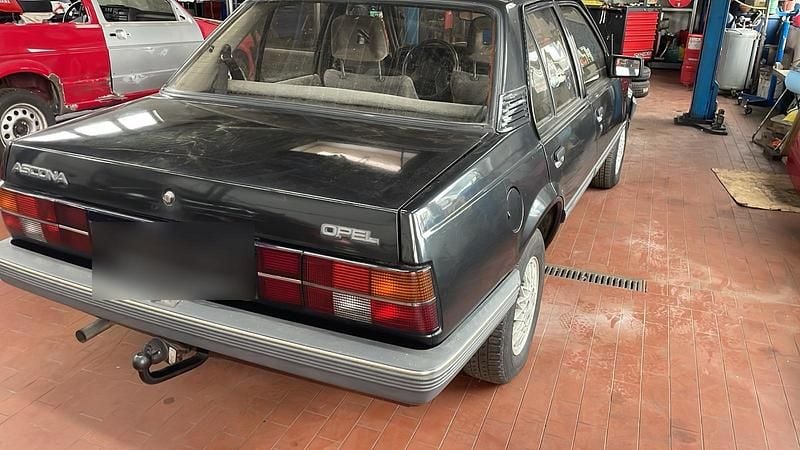 Gebraucht Opel Ascona 84 PS (61 kW) 1988 Schwarz Limousine