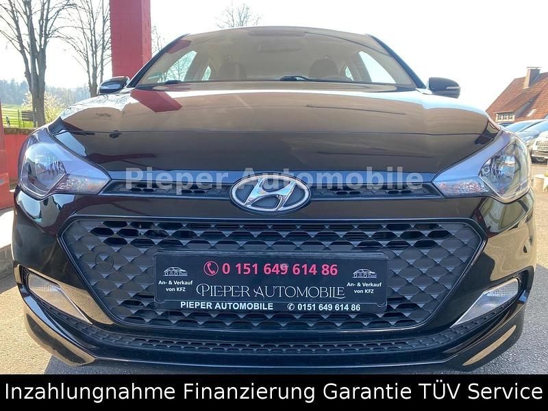 Gebraucht Hyundai i20 Classic 75 PS (55 kW) 2016 Schwarz Limousine
