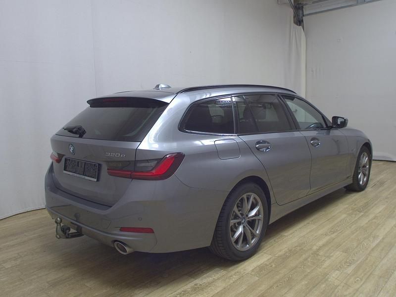 Gebraucht BMW 320e 163 PS (119 kW) 2022 Grau Kombi