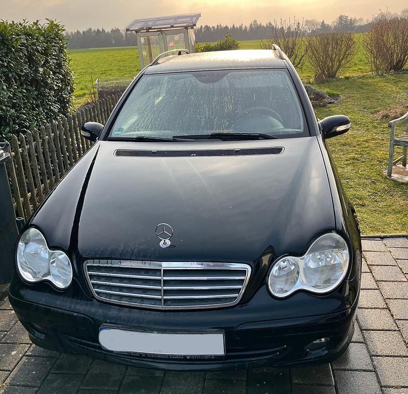 Second-hand Mercedes C180 143 CP (105 kW) 2006 Negru Break