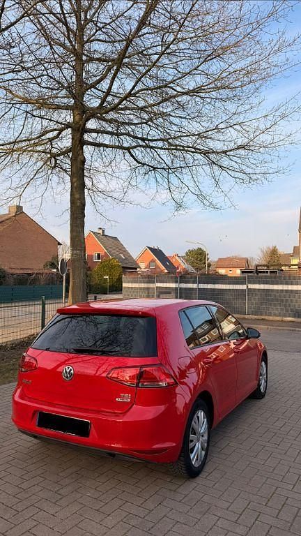 Gebraucht VW Golf VII Allstar 86 PS (63 kW) 2016 Rot Limousine