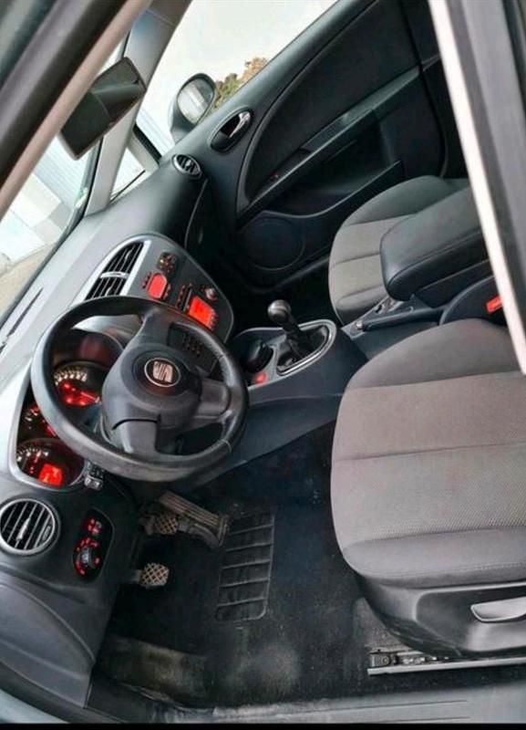 Usata Seat Leon 102 CV (75 kW) 2006 Grigio Utilitaria