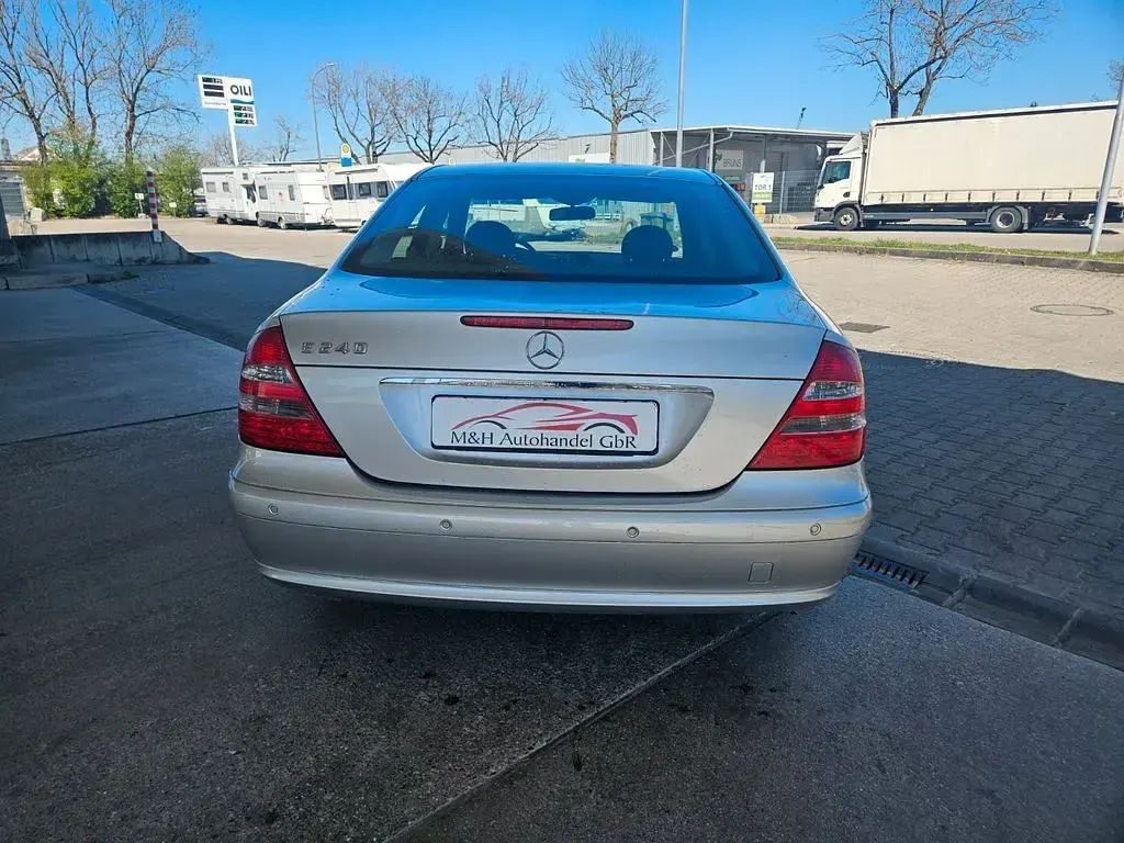 Gebraucht Mercedes E240 Classic 177 PS (130 kW) 2002 Silber Limousine