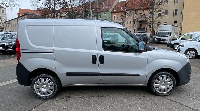 Gebraucht Opel Combo Edition 95 PS (69 kW) 2018 Silber Van / Kleinbus
