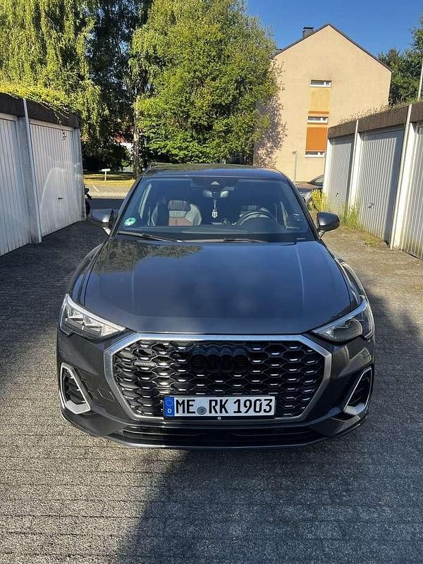 Grau Gebraucht 2020 Audi Q3 S-Line SUV | 30.299 € (Fairer Preis) - Bild 1/4