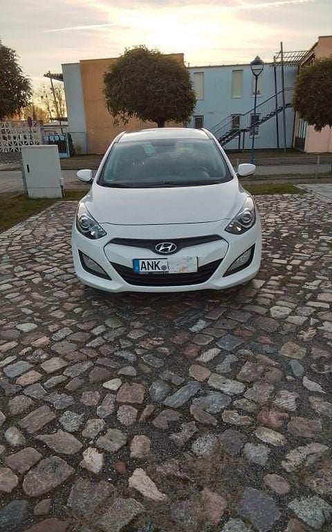 Gebraucht Hyundai i30 Edition 99 PS (72 kW) 2014 Weiß Kombi