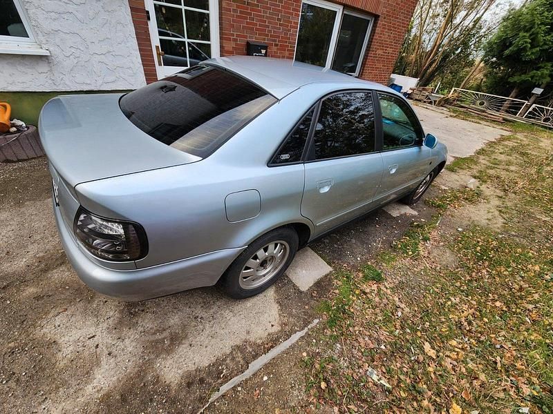 Usata Audi A4 101 CV (74 kW) 1997 Argento Berlina