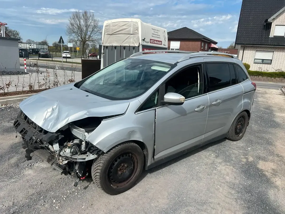 Gebraucht Ford C-MAX 182 PS (133 kW) 2014 Silber Van / Kleinbus