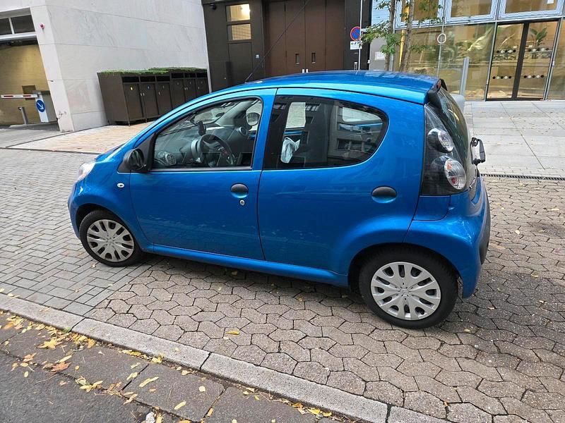 Blau Gebraucht 2013 Citroën C1 Attraction Kleinwagen | 3.000 € (Guter Preis) - Bild 1/4