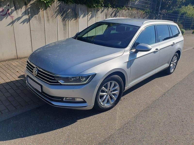 Silber Gebraucht 2019 VW Passat Comfortline Kombi | 13.900 € (Fairer Preis) - Bild 1/4