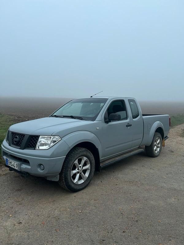 Grau Gebraucht 2007 Nissan Navara Abholung | 9.800 € (Fairer Preis) - Bild 1/4