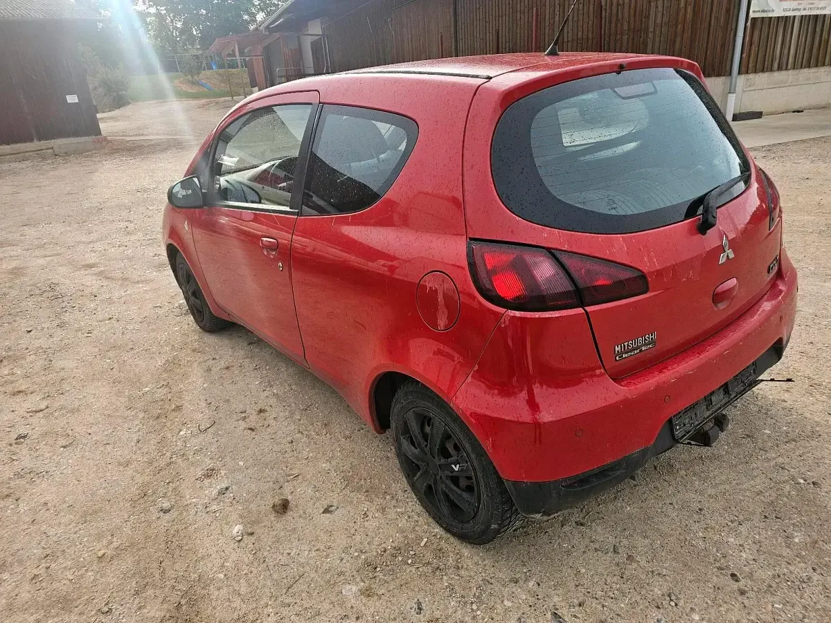 Gebraucht Mitsubishi Colt 75 PS (55 kW) 2011 Rot Kleinwagen