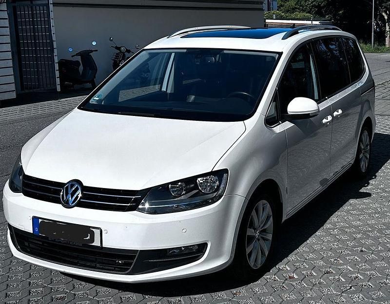 Weiß Gebraucht 2014 VW Sharan Highline Van / Kleinbus | 18.500 € (Etwas zu teuer) - Bild 1/4
