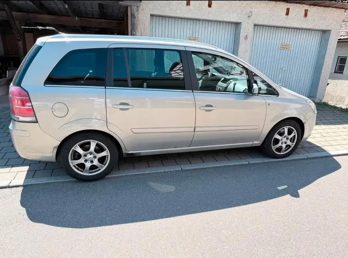 Gebraucht Opel Zafira 150 PS (110 kW) 2007 Silber Van / Kleinbus